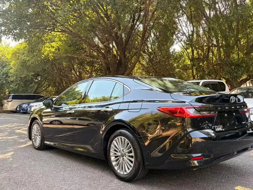 Toyota Camry — фото 9