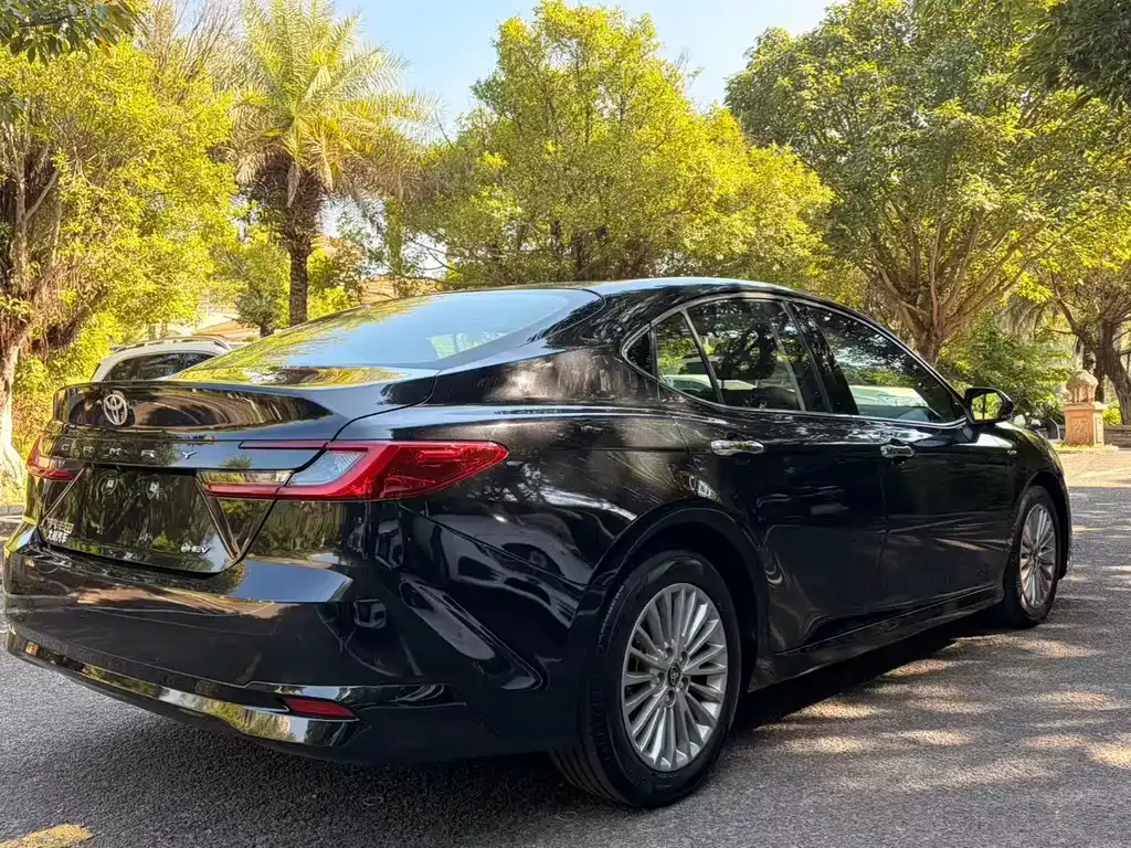 Toyota Camry — фото 5