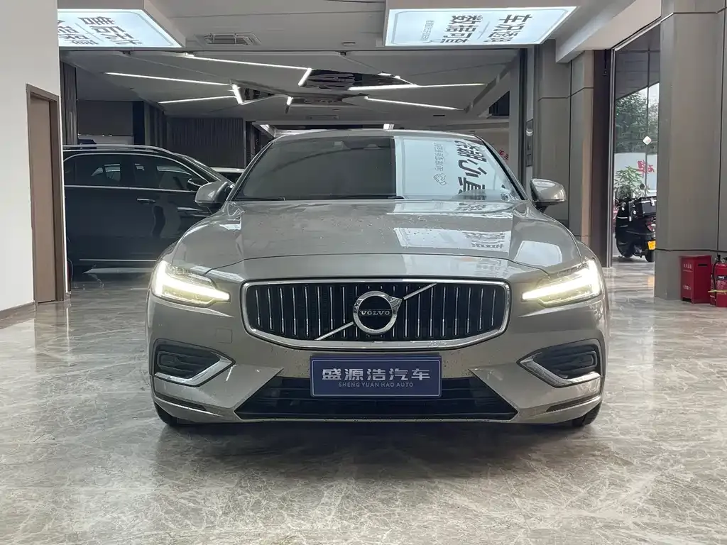 Volvo S60 — фото 5