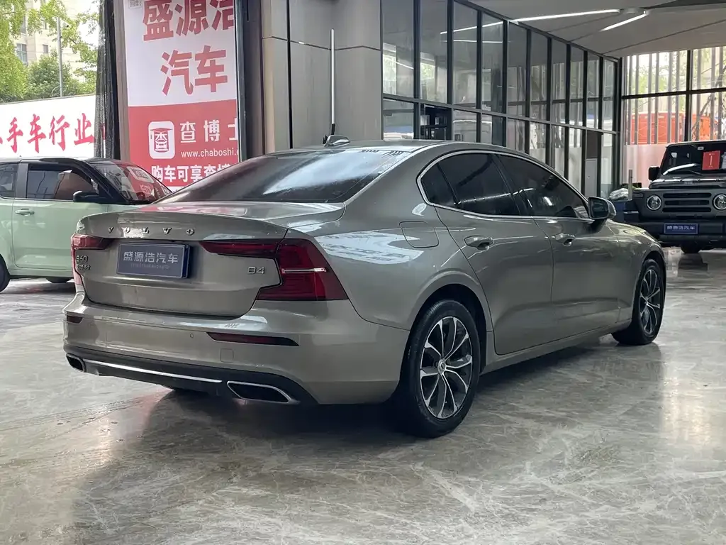 Volvo S60 — фото 10
