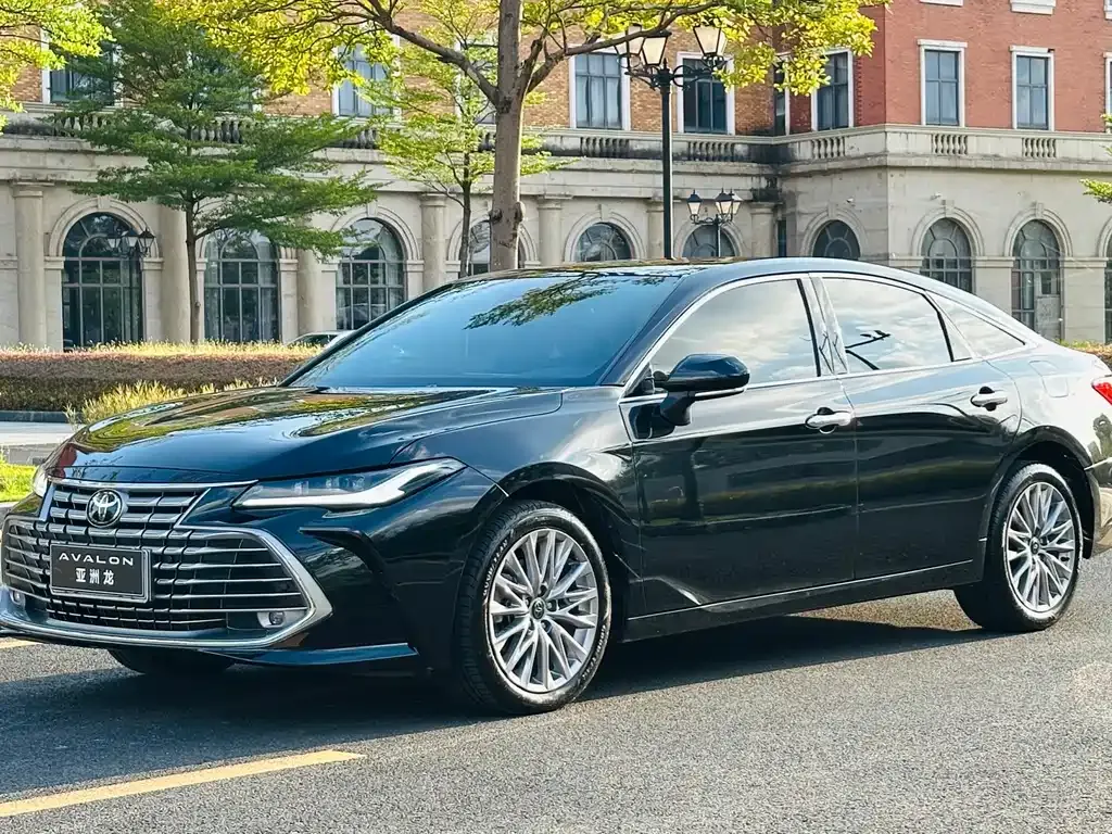 Toyota Avalon — фото 1