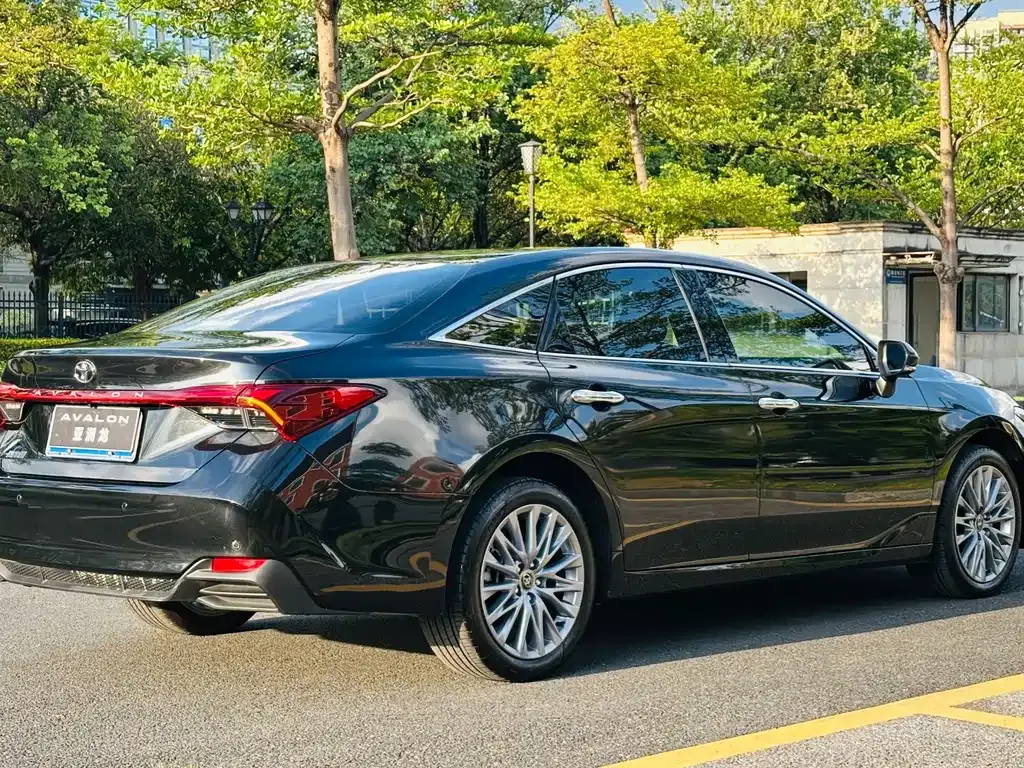 Toyota Avalon — фото 9