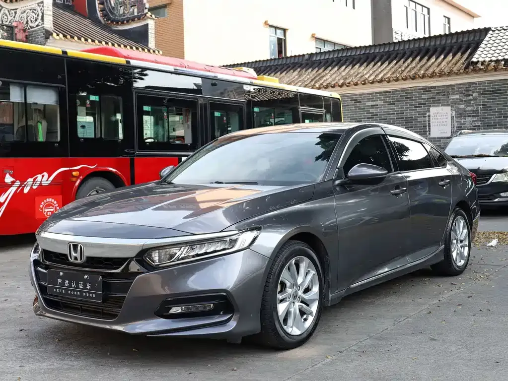 Honda Accord — фото 1