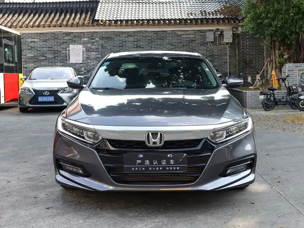 Honda Accord — фото 9