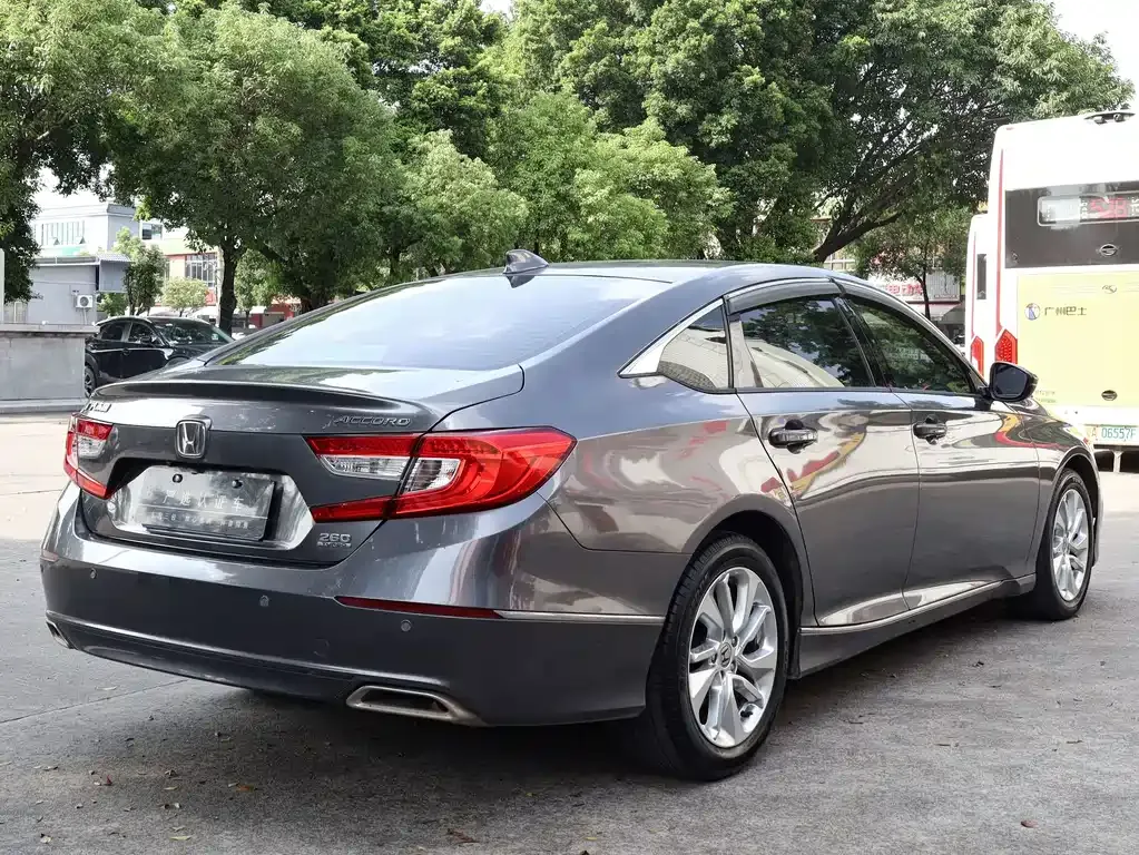 Honda Accord — фото 6