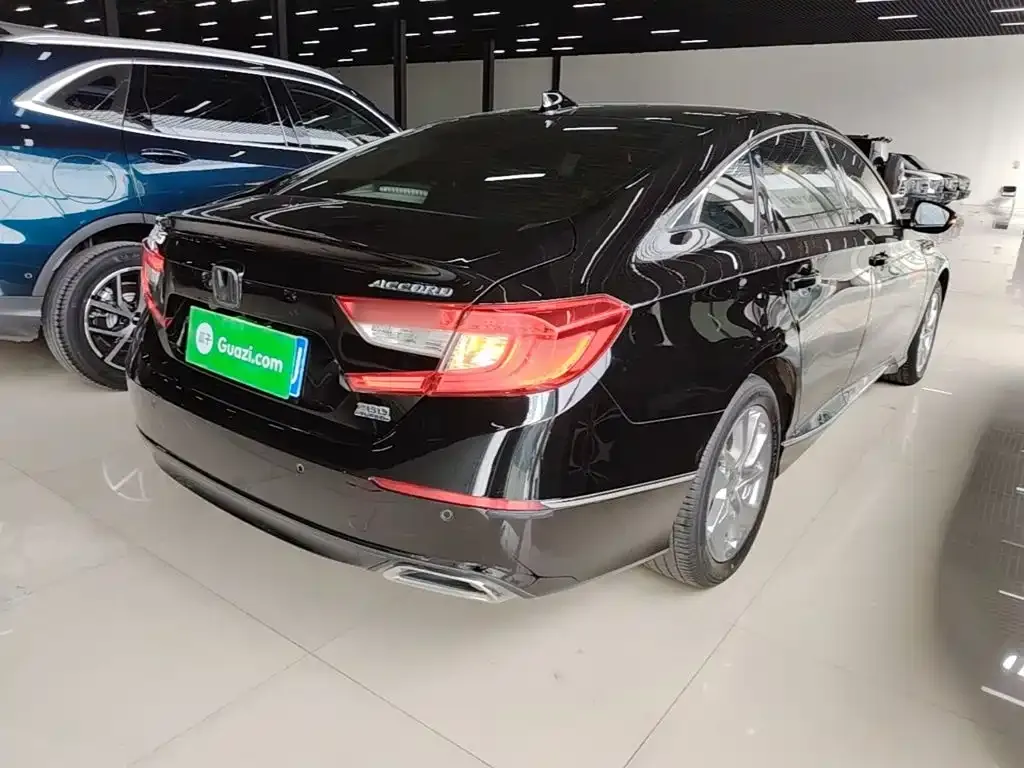 Honda Accord — фото 10