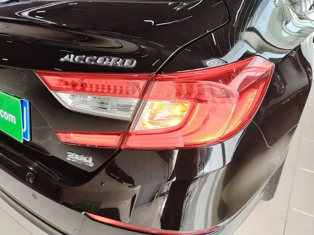 Honda Accord — фото 8