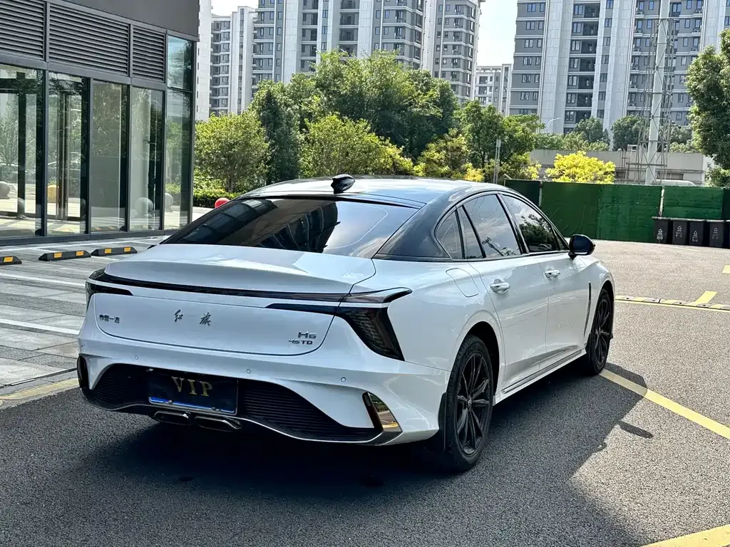 Hongqi H6 — фото 6
