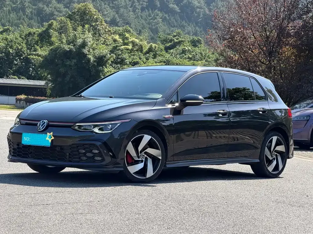 Volkswagen Golf GTI — фото 1