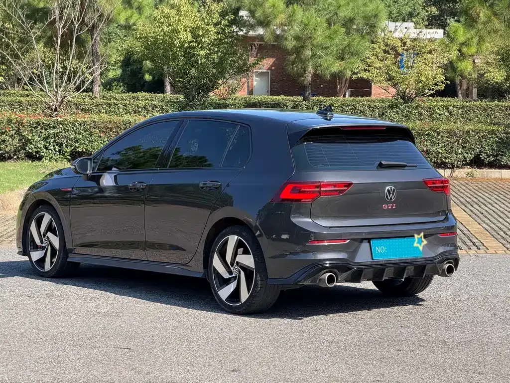 Volkswagen Golf GTI — фото 10