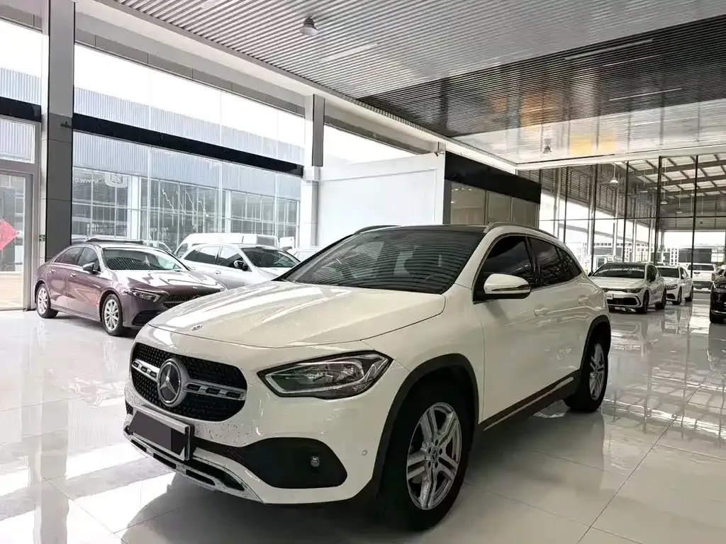 Mercedes-Benz GLA — фото 1