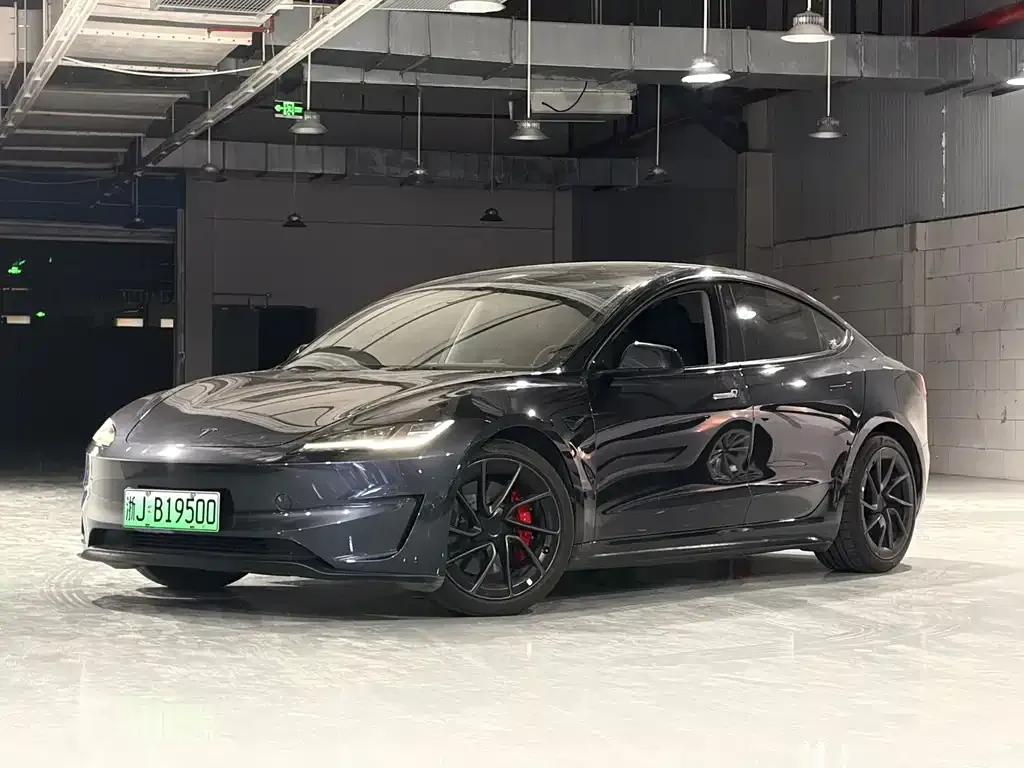 Tesla Model 3 — фото 1