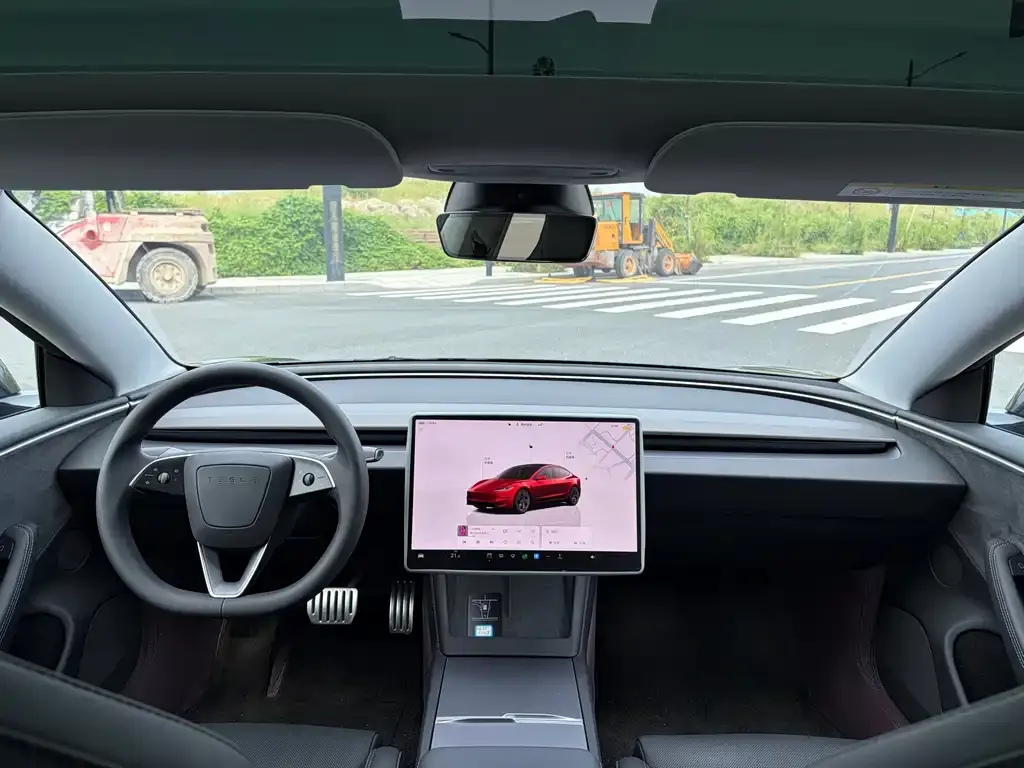 Tesla Model 3 — фото 2