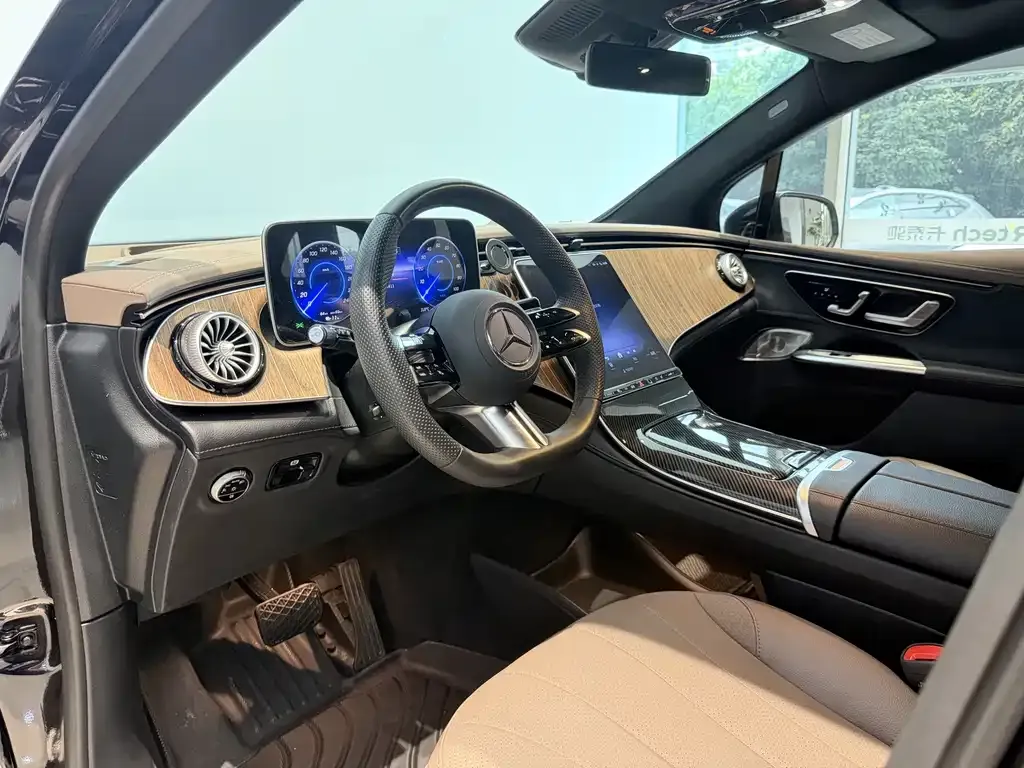 Mercedes-Benz EQE SUV — фото 4