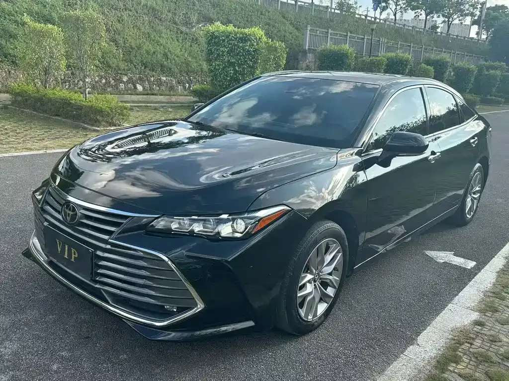 Toyota Avalon — фото 1