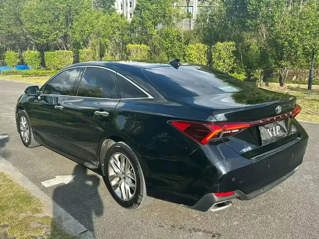 Toyota Avalon — фото 2