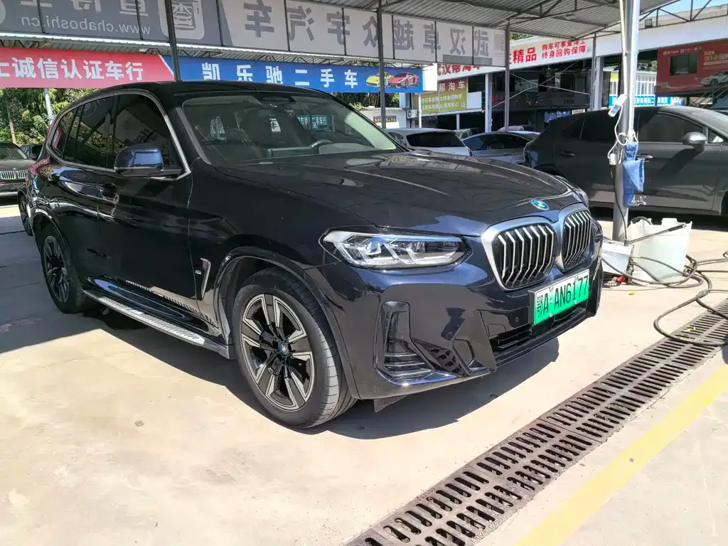 BMW iX3 — фото 1