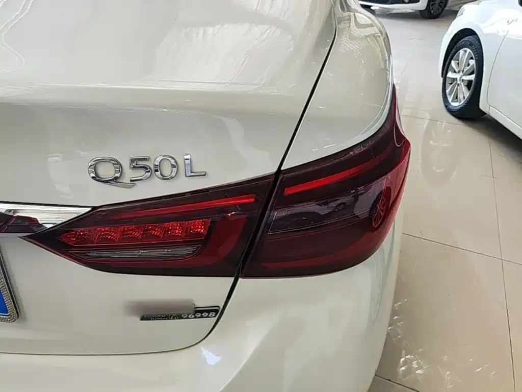 Infiniti Q50L — фото 7