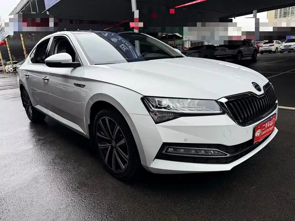 Skoda Superb — фото 9