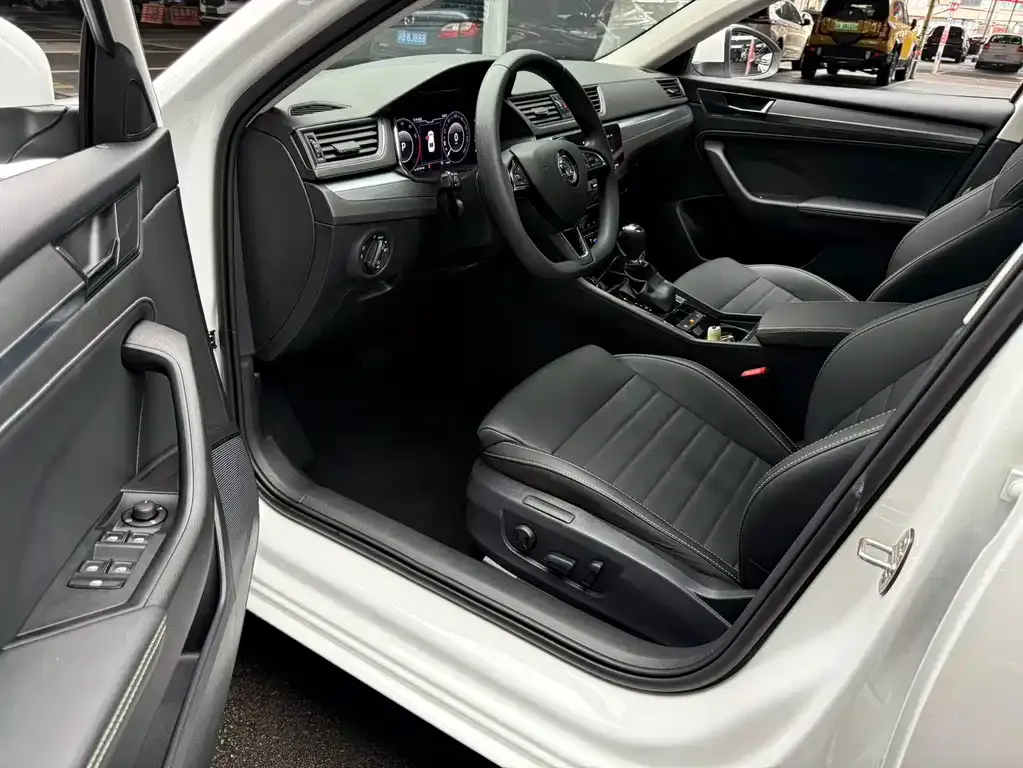 Skoda Superb — фото 5