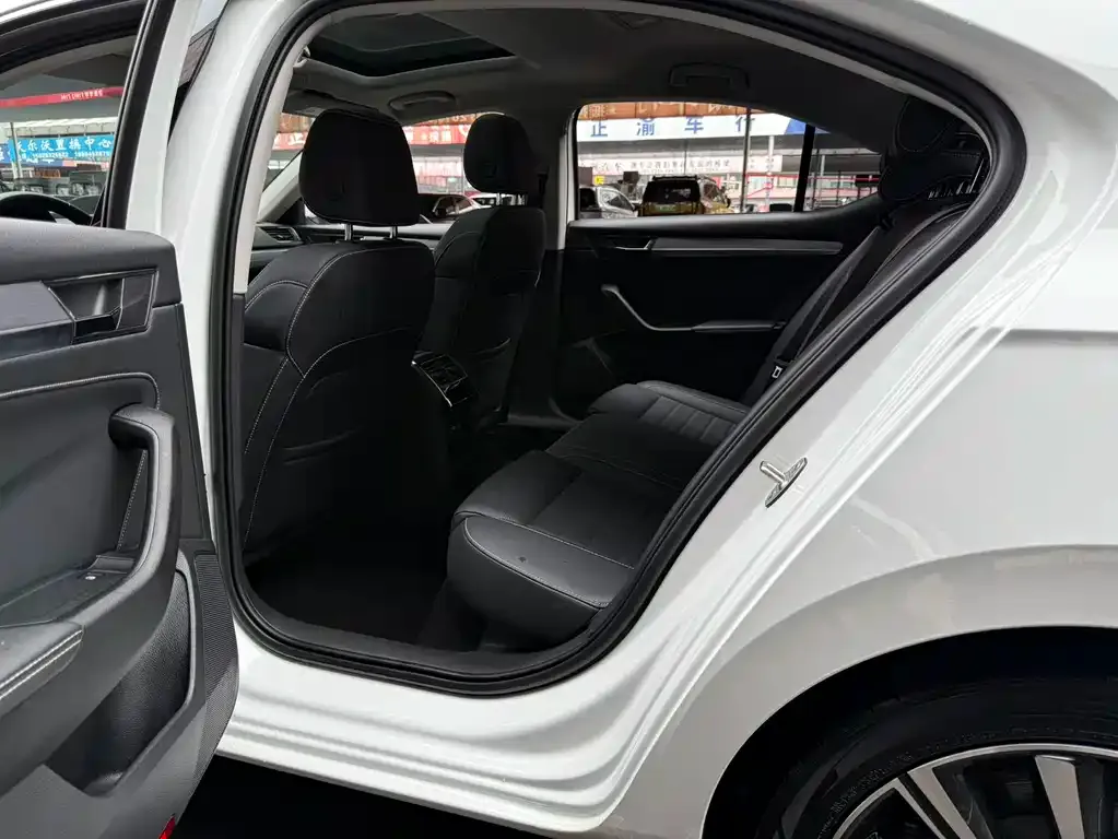 Skoda Superb — фото 3