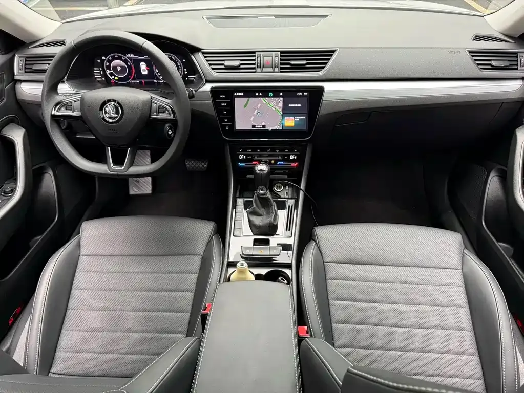 Skoda Superb — фото 10
