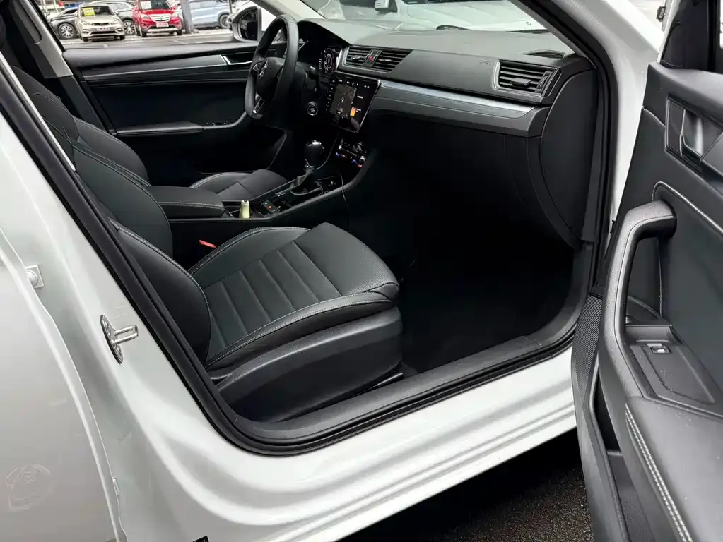 Skoda Superb — фото 7