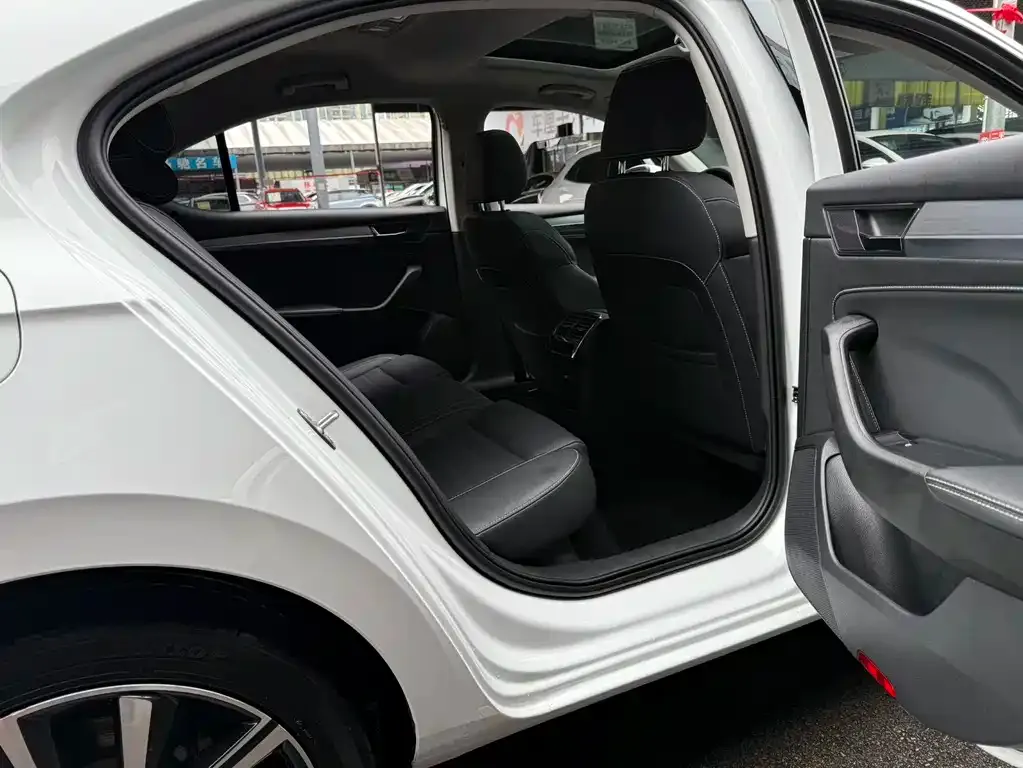 Skoda Superb — фото 6