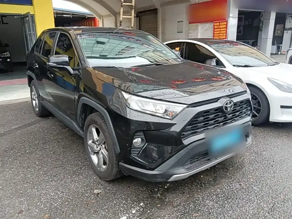 Toyota RAV4 — фото 8