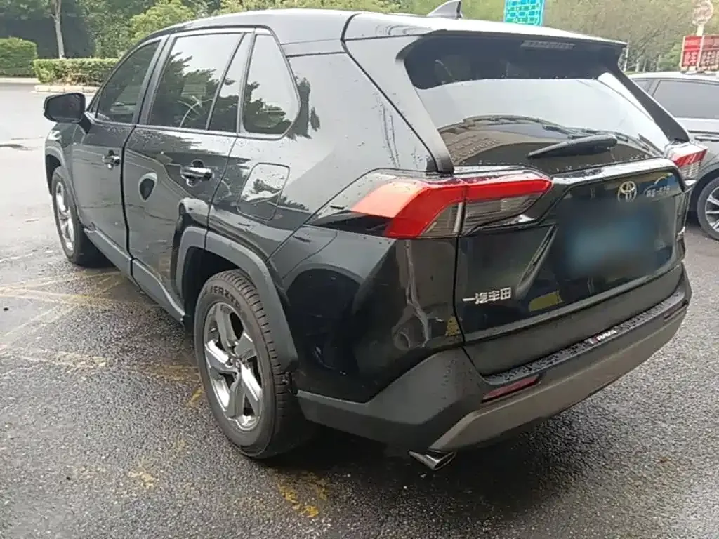 Toyota RAV4 — фото 5