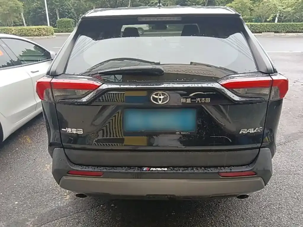 Toyota RAV4 — фото 10