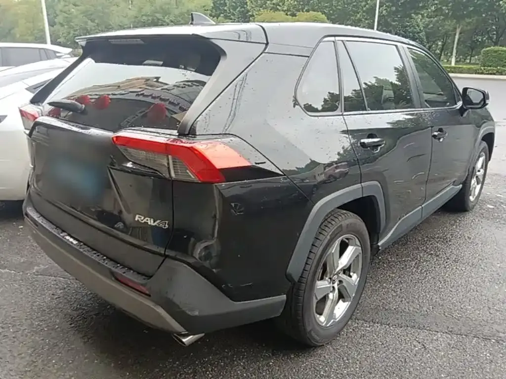 Toyota RAV4 — фото 4