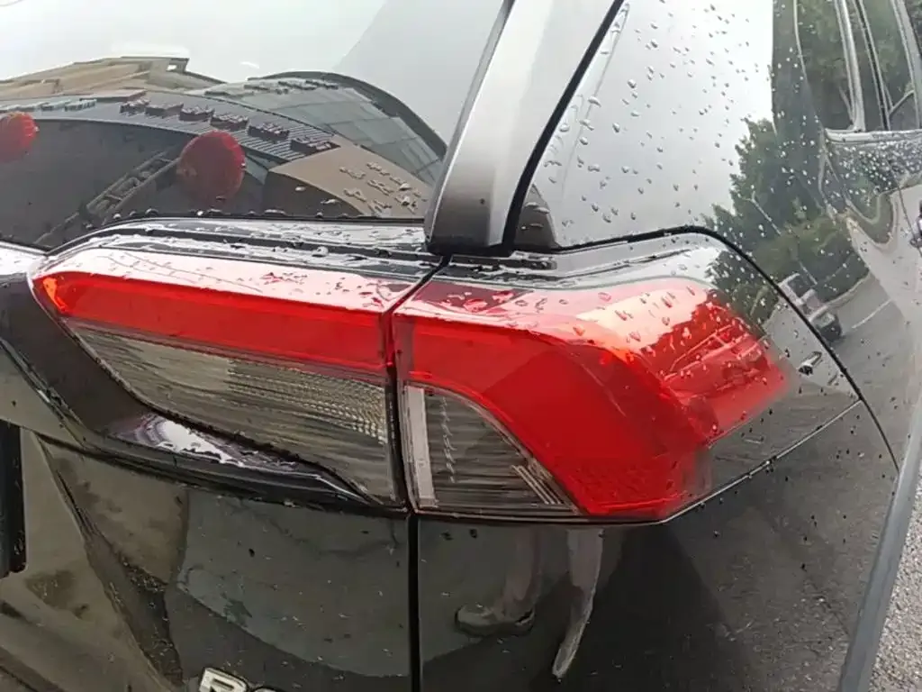 Toyota RAV4 — фото 2
