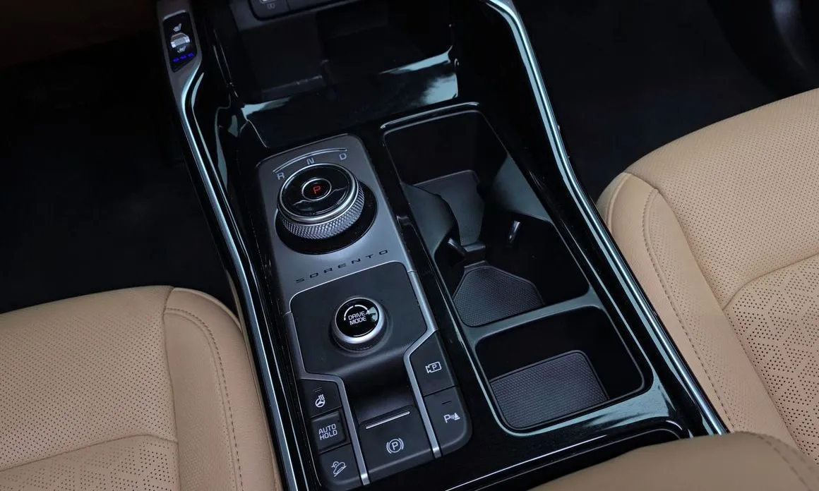 Kia Sorento — фото 8