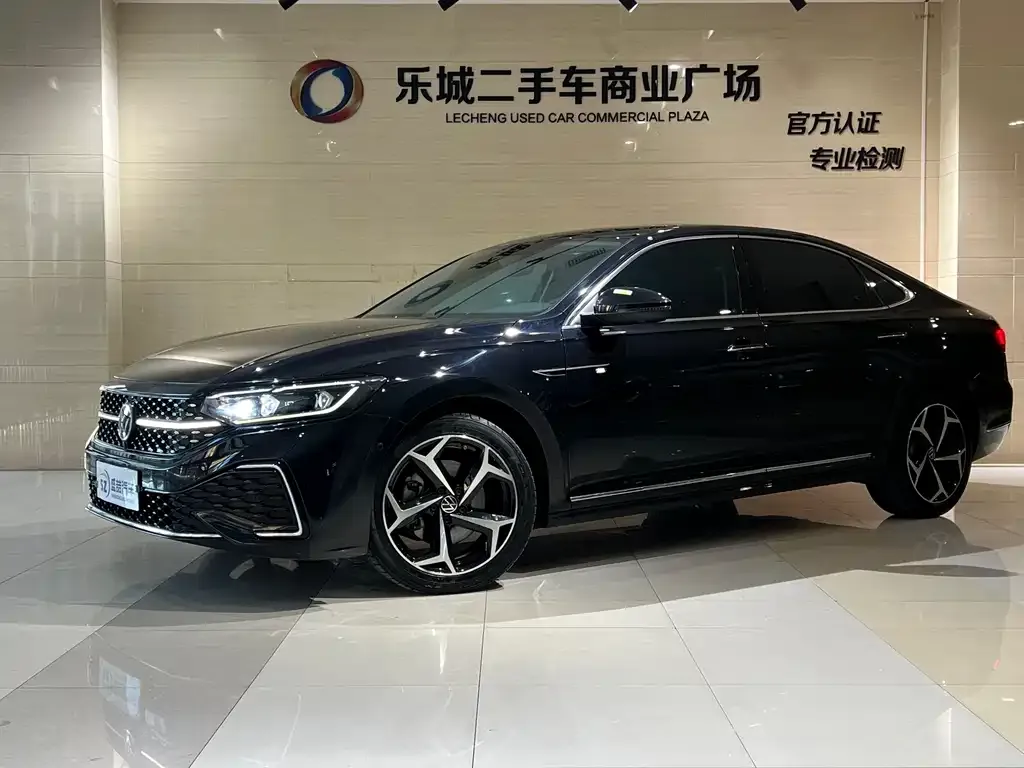 Volkswagen Passat — фото 1