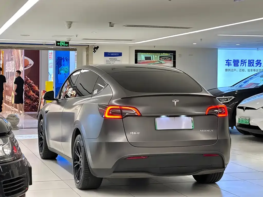 Tesla Model Y — фото 7