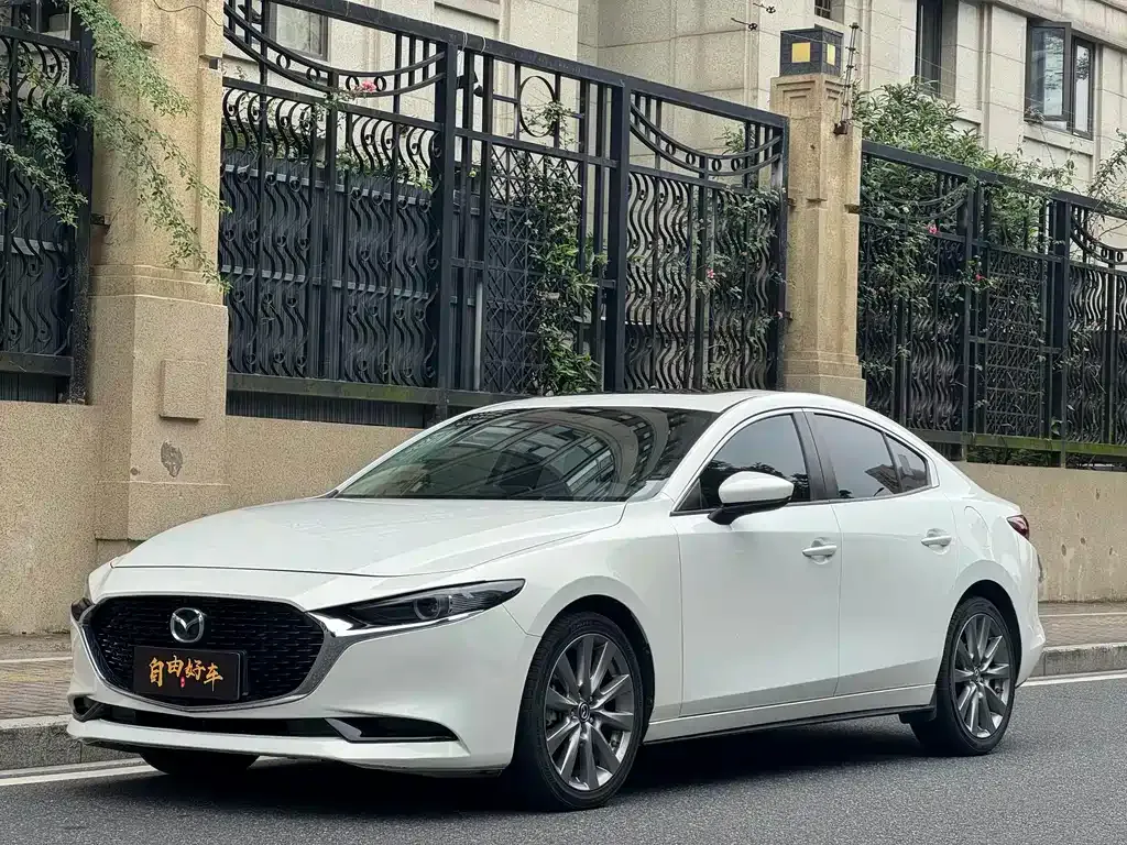 Mazda 3 Axela — фото 1