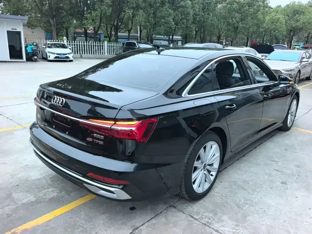 Audi A6L — фото 7