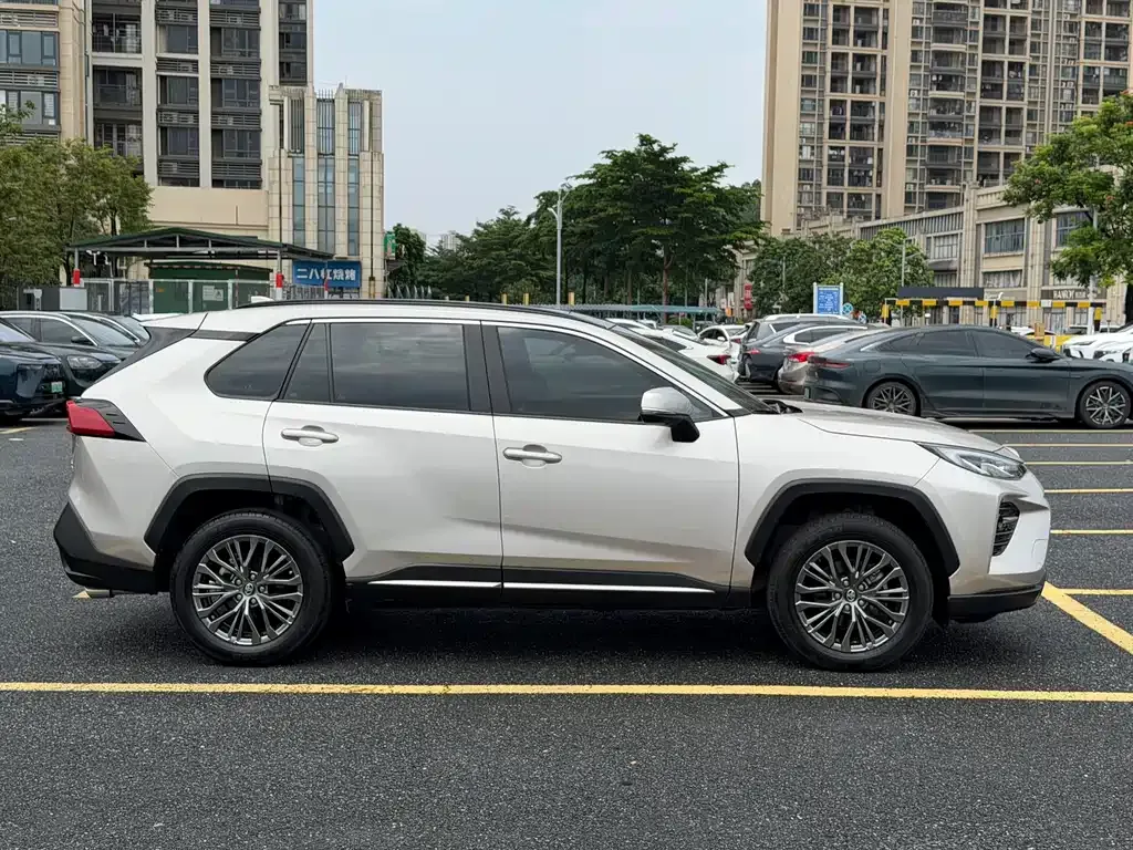 Toyota Wildlander — фото 10