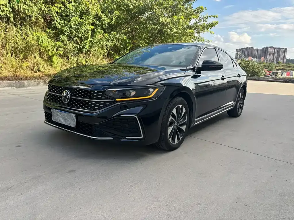 Volkswagen Passat — фото 1