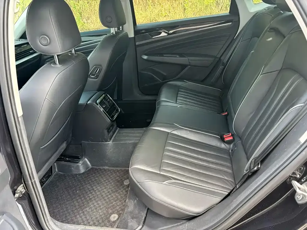 Volkswagen Passat — фото 7