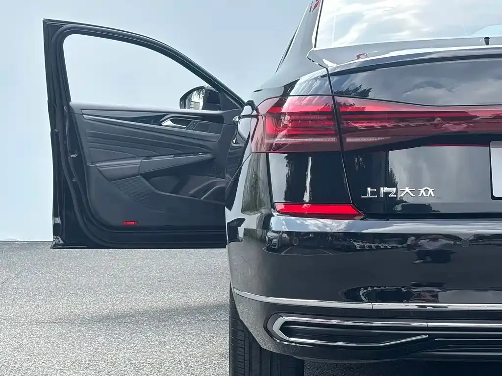 Volkswagen Passat — фото 3