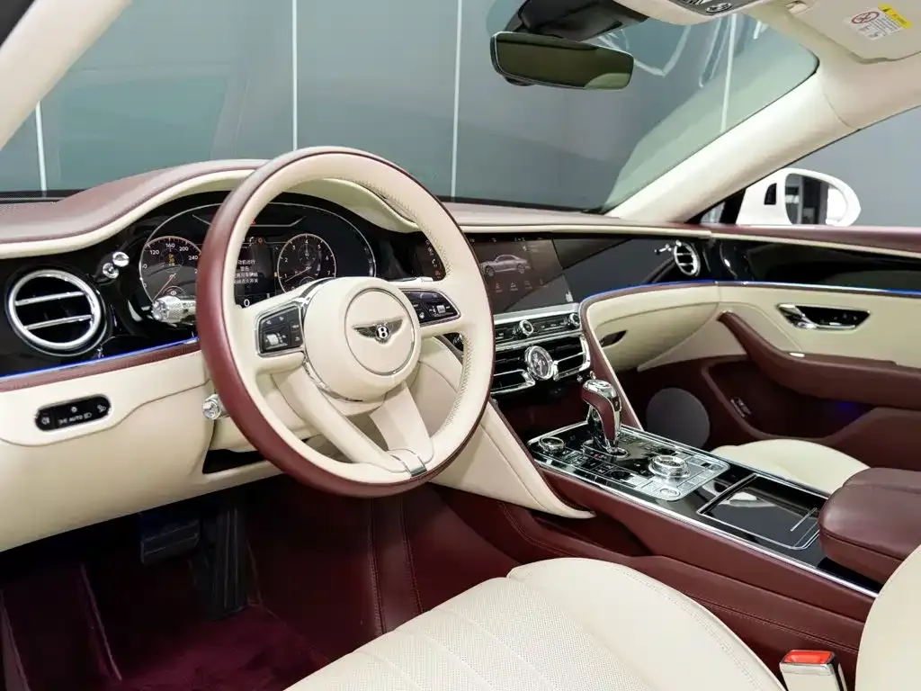 Bentley Flying Spur — фото 10