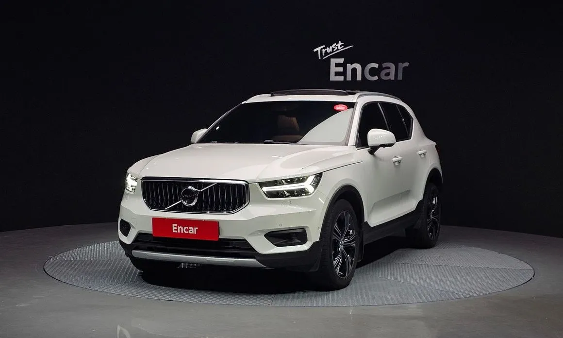Volvo XC40 — фото 1