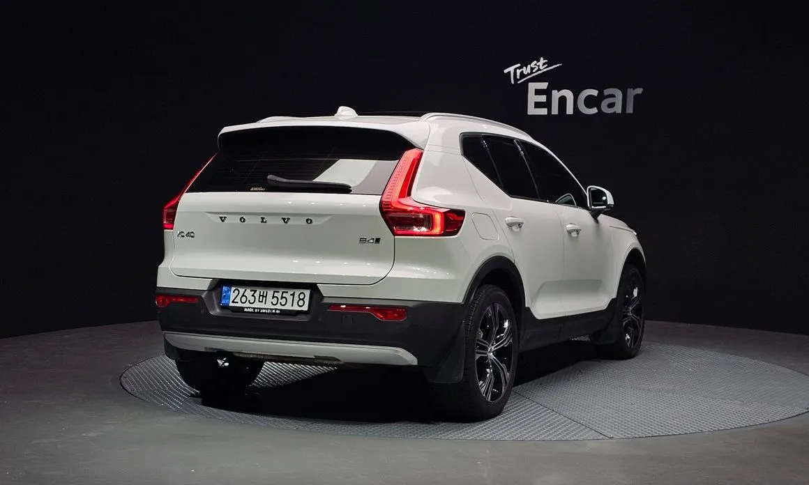 Volvo XC40 — фото 3