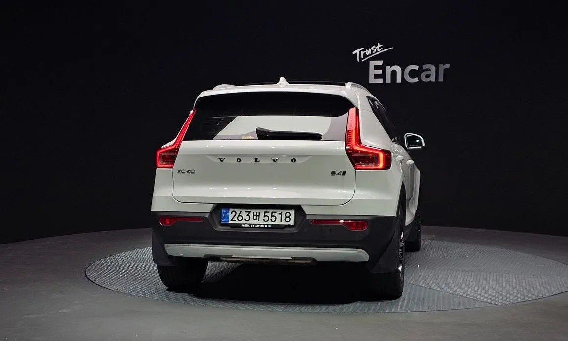 Volvo XC40 — фото 4