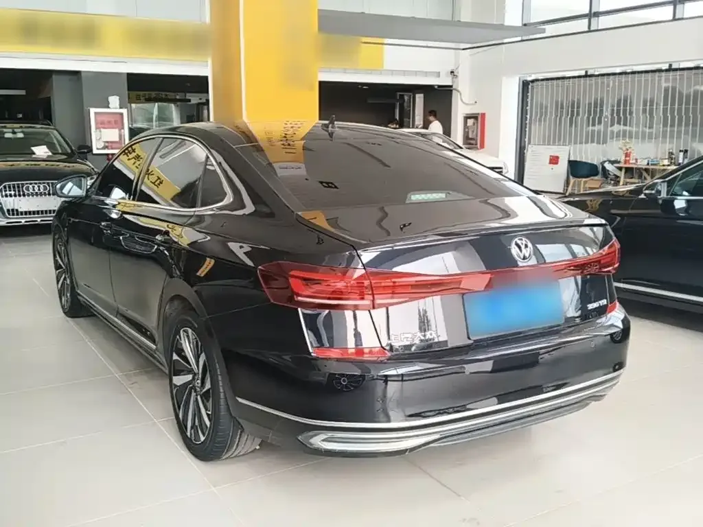 Volkswagen Passat — фото 6