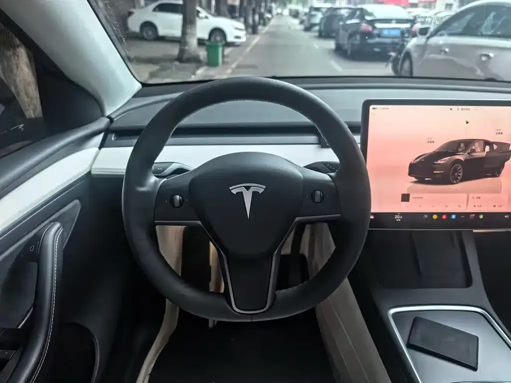 Tesla Model Y — фото 5