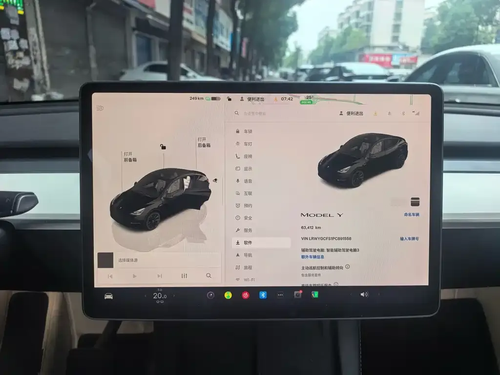 Tesla Model Y — фото 2