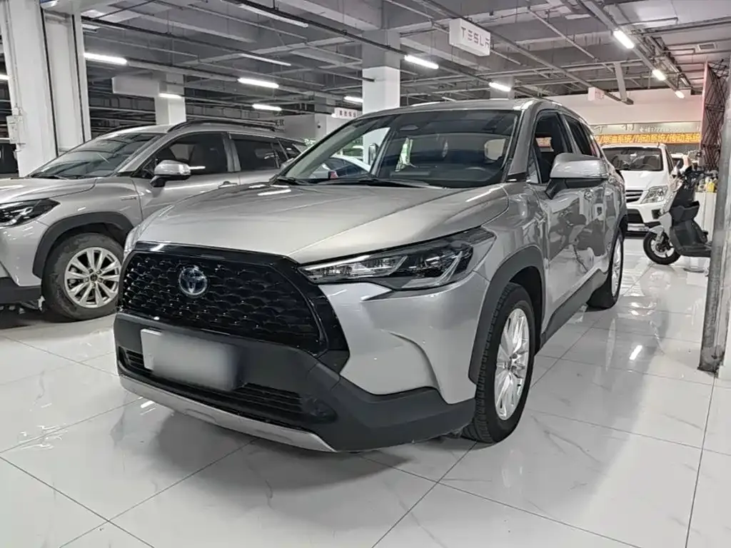 Toyota Corolla Cross — фото 1